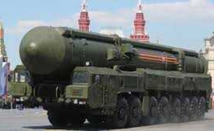 ” دیمیتری یسکوف ” سخنگوی کرملین : استقرار موشک ها در اروپا باعث می شود روسیه هم برای ایجاد توازن ، زرادخانه های موشکی خودش را به سمت این پرتابگرها نشانه بگیرد.