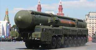 ” دیمیتری یسکوف ” سخنگوی کرملین : استقرار موشک ها در اروپا باعث می شود روسیه هم برای ایجاد توازن ، زرادخانه های موشکی خودش را به سمت این پرتابگرها نشانه بگیرد.