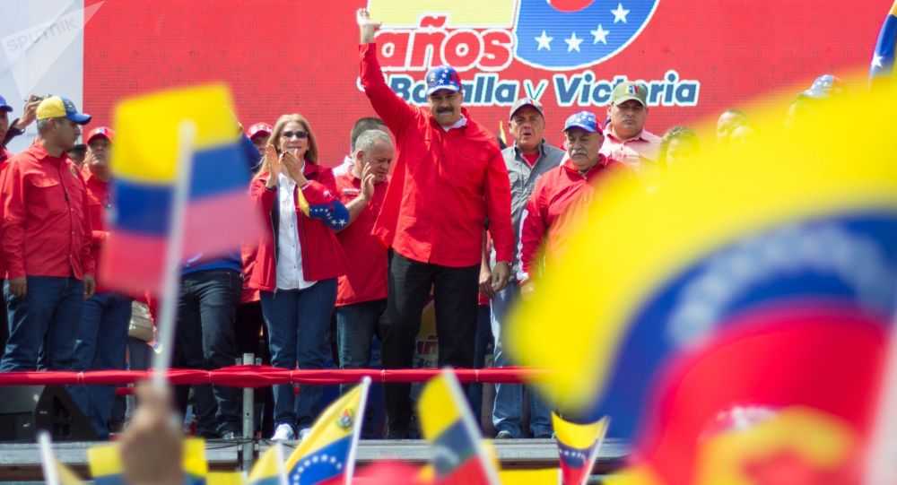” مادورو ” : آمریکا پیش از این چنین دولت دیوانه ای به خود ندیده است / برنامه فرارم از کشور به کوبا دروغ است .