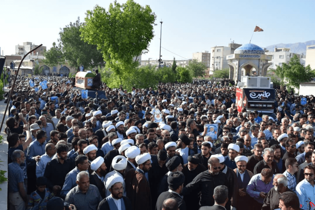 مراسم تشییع و تدفین امام جمعه شهید شهرستان کازرون با حضور انبوه مردم و مسئولان