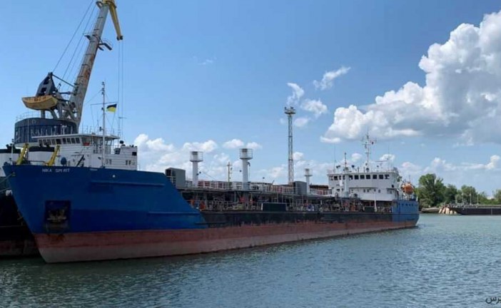 اوکراین خدمه کشتی روسیه را آزاد کرد .