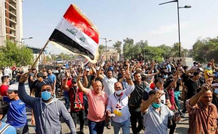 جدیدترین اخبار اعتراضات عراق؛ دو بانک مهم و یک شرکت نفتی بسته شدند