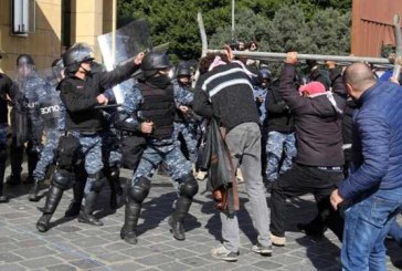 تظاهرات در برابر پارلمان لبنان / تعدادی از معترضان زخمی و بازداشت شدند