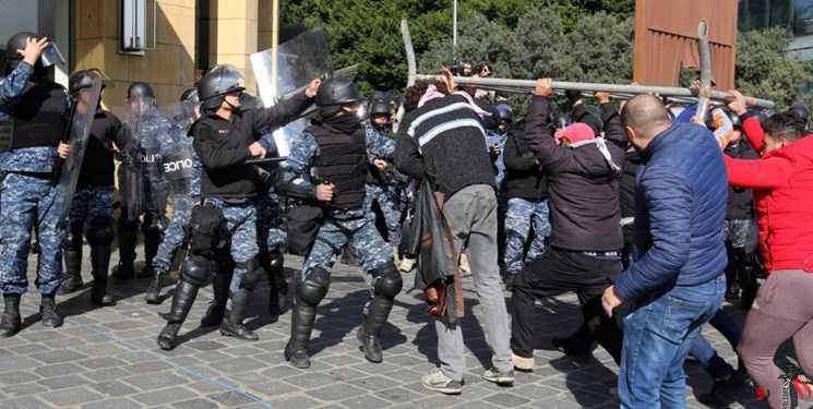 تظاهرات در برابر پارلمان لبنان / تعدادی از معترضان زخمی و بازداشت شدند