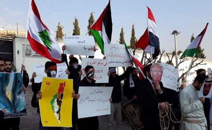 تجمع دانشجویان در اعتراض به حمایت امارات از طرح معامله قرن