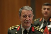 وزیر دفاع ترکیه مدعی حمله به ۲۰۰ موضع ارتش سوریه شد