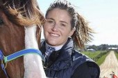 سوارکار زن استرالیایی، مربی اسب آزمون
