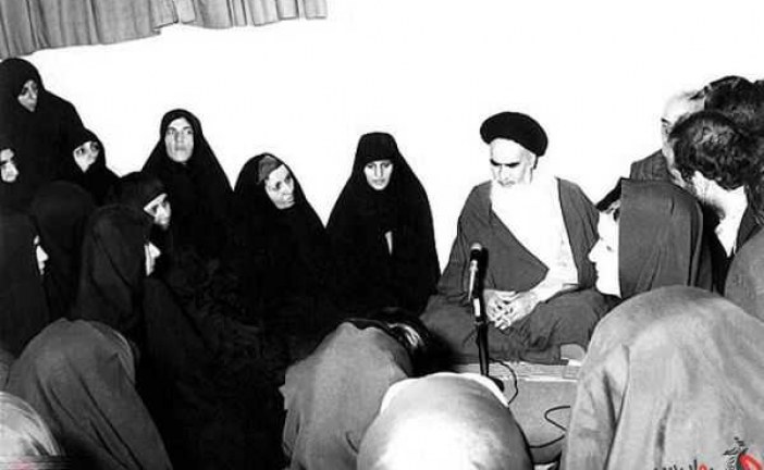 حضور زنان در بطن جامعه از دیدگاه امام خمینی (ره)