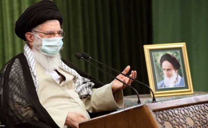 رهبر معظم انقلاب اسلامی : مجادلات مردم را ناراحت می‌کند همه باید مقابل دشمن یک صدا باشیم
