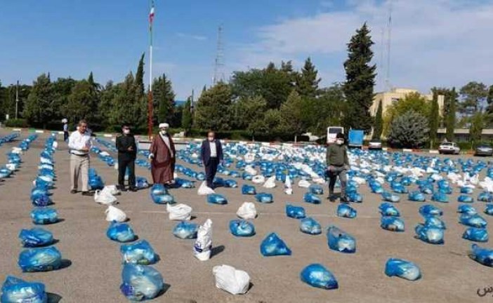 کمک مؤمنانه / توزیع ۱۵۵۰ بسته معیشتی در پارس آباد