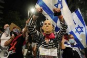 تظاهرات همزمان در اراضی اشغالی و ۱۸ شهر جهان علیه نتانیاهو