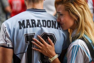 عقده گشایی انگلیسی بعد از مرگ مارادونا / عکس