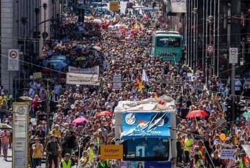 تجمع گسترده آلمانی‌ها در اعتراض به محدودیت‌های کرونایی