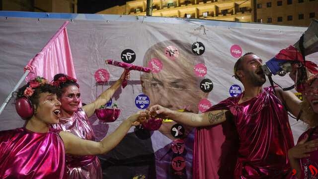 در آستانه رای گیری کنست مخالفان نتانیاهو پایان نخست وزیری وی را جشن گرفتند