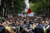 پاریسی‌های معترض به خیابان آمدند
