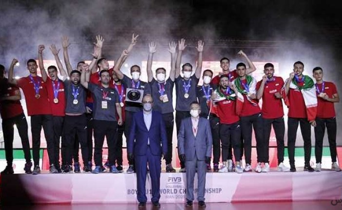 غیبت دو عضو کادر فنی تیم والیبال نوجوانان در مراسم اختتامیه/ پای مدال در میان است!