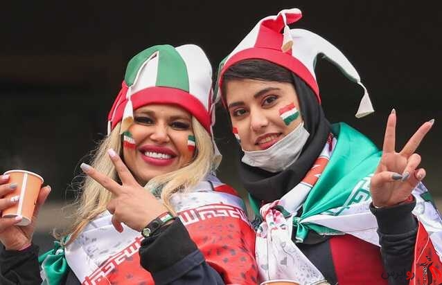 شادی هموطنان ایرانی در ورزشگاه یکصد هزار نفری آزادی از صعود تیم ملی فوتبال جمهوری اسلامی ایران به جام جهانی 2022 قطر