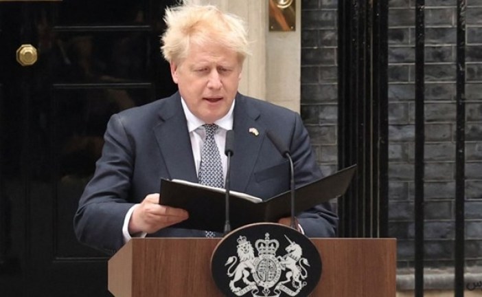 نخست‌وزیر انگلیس استعفا داد؛ جانسون: تا تعیین جایگزین سر کار می‌مانم