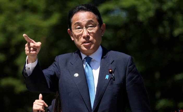 پس از پرتاب موشک از سوی کره شمالی ،  نخست وزیر ژاپن دستور آماده باش داد