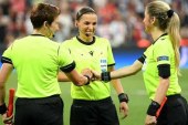  برای نخستین بار در تاریخ فوتبال جام جهانی ؛ دیدار آلمان و کاستاریکا را زنان قضاوت می‌کنند