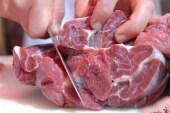 توزیع گوشت قرمز منجمد با قیمت تا ۱۶۰ هزار تومان