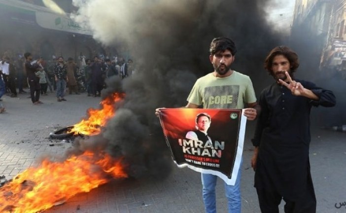 آشوب در پاکستان؛ حمله هواداران عمران خان به پادگان‌ها و مراکز نظامی
