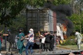 هواداران عمران‌خان به اقامتگاه نخست‌وزیر پاکستان حمله کردند