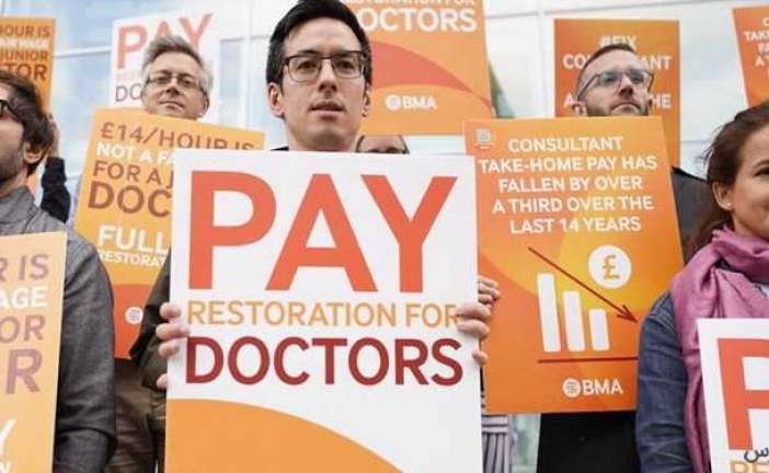 پزشکان انگلیسی طولانی‌ترین اعتصاب خود را برگزار می‌کنند