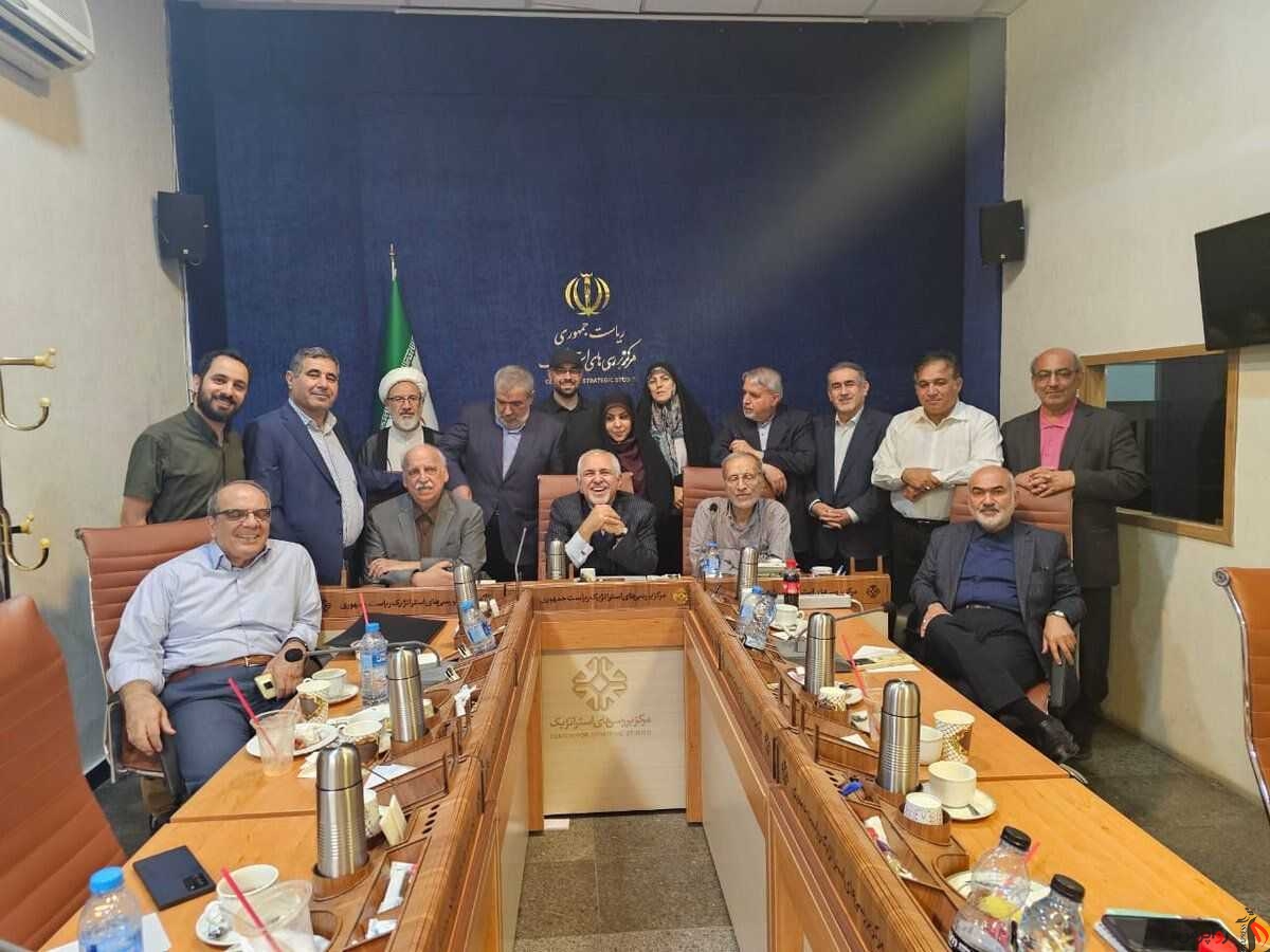 ظریف خبر داد: پایان کار شورای راهبری دولت چهاردهم؛ گزینه‌های برتر به رئیس جمهور معرفی شدند